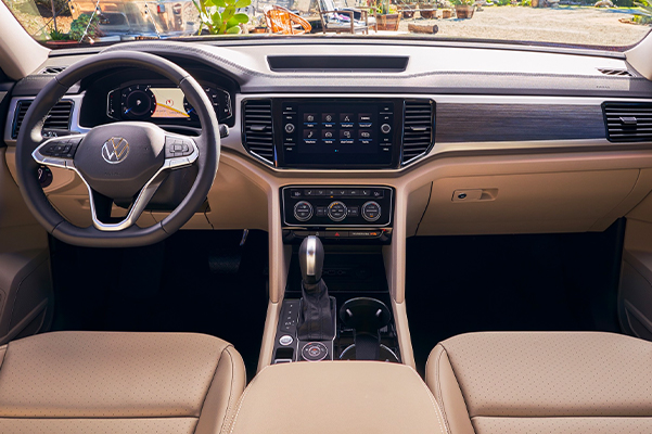 Atlas V6 SEL with 4MOTION® shown in Shetland Beige V-Tex Leatherette.